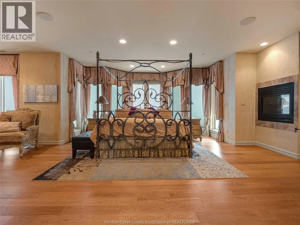 318 CRYSTAL BAY DRIVE