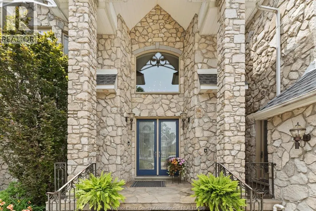 318 CRYSTAL BAY DRIVE