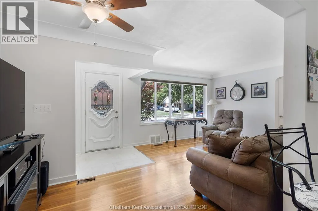 33 MEADOWLEA ROAD