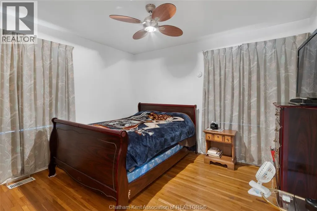 33 MEADOWLEA ROAD