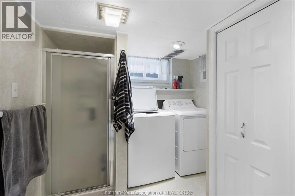 33 MEADOWLEA ROAD