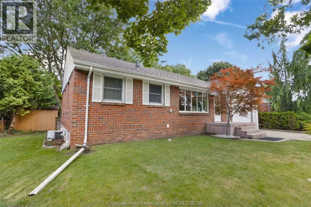 33 MEADOWLEA ROAD