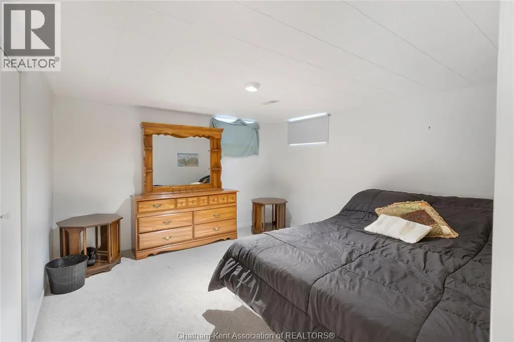 33 MEADOWLEA ROAD