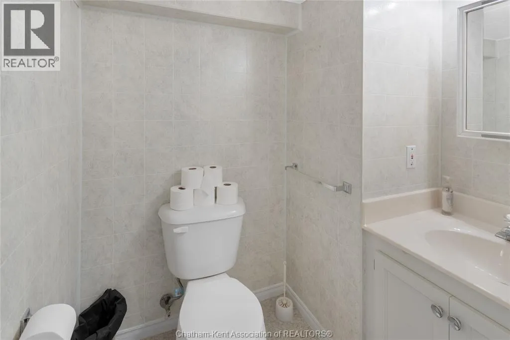 33 MEADOWLEA ROAD