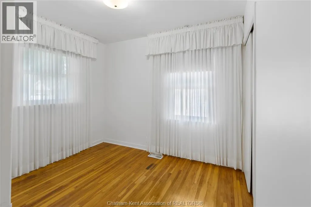 33 MEADOWLEA ROAD