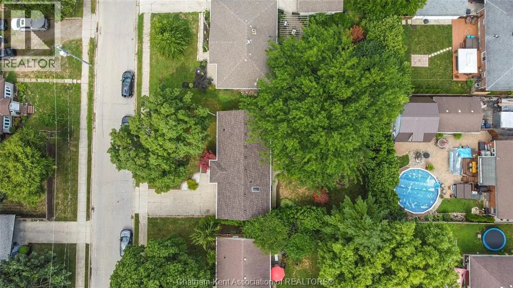 33 MEADOWLEA ROAD
