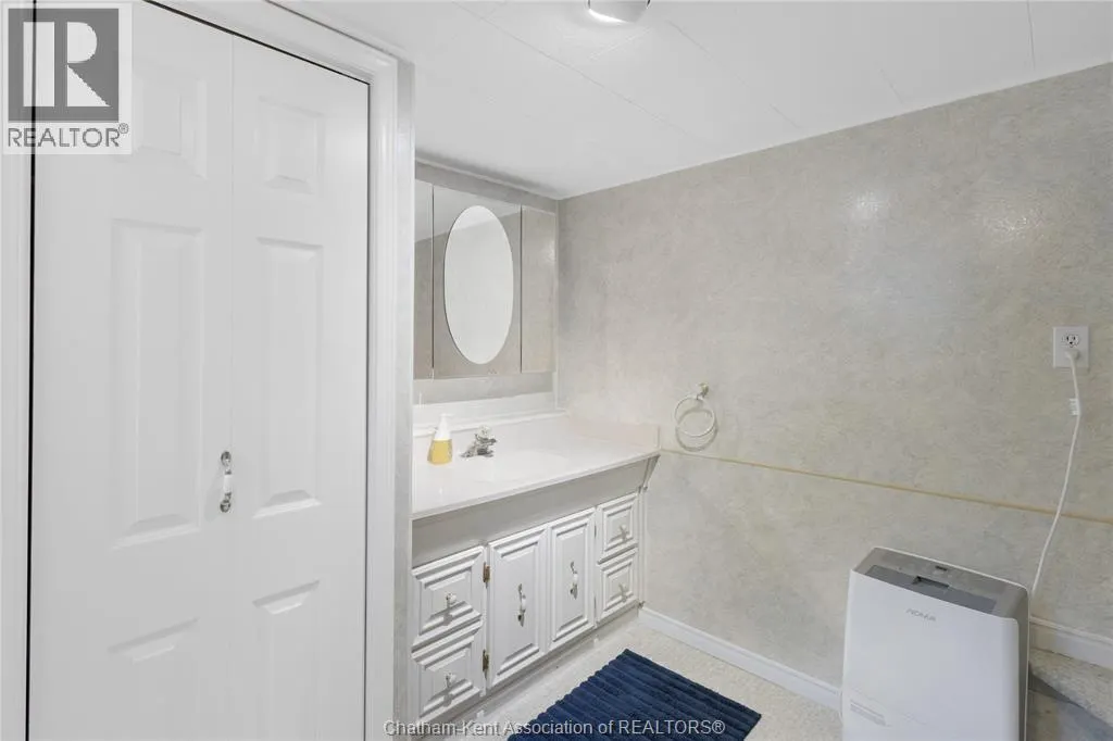 33 MEADOWLEA ROAD