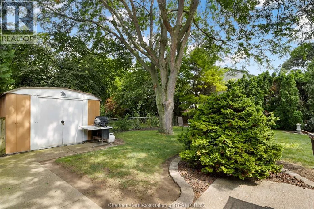 33 MEADOWLEA ROAD