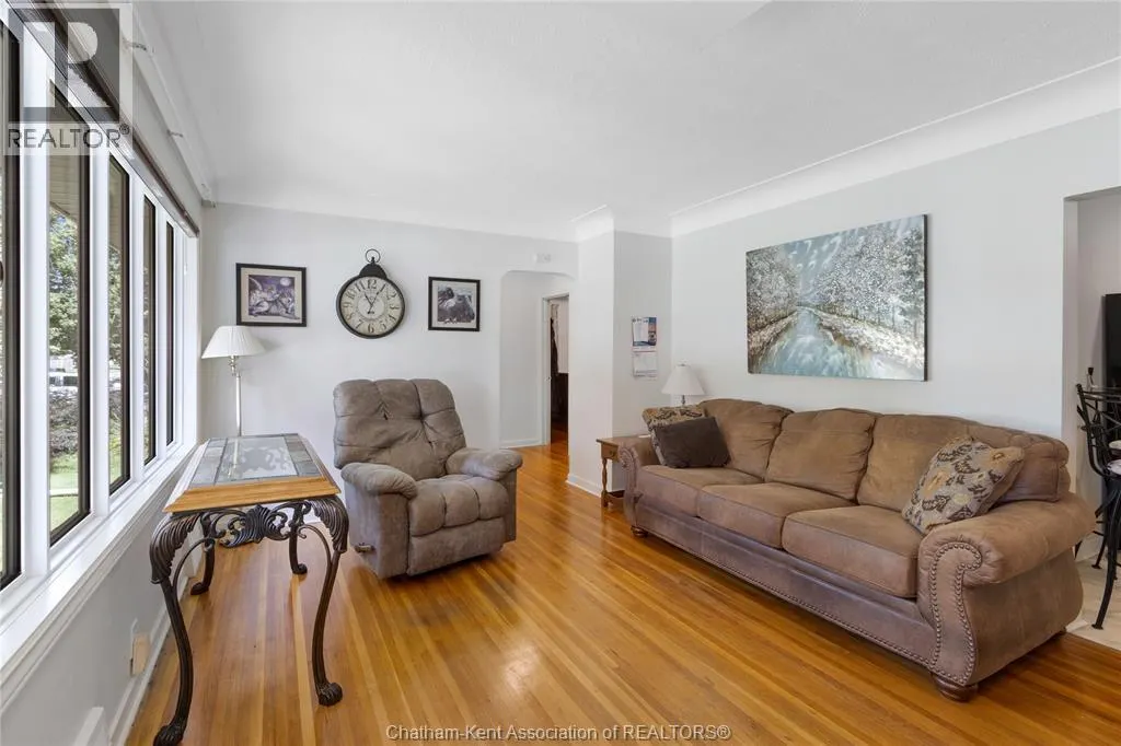 33 MEADOWLEA ROAD