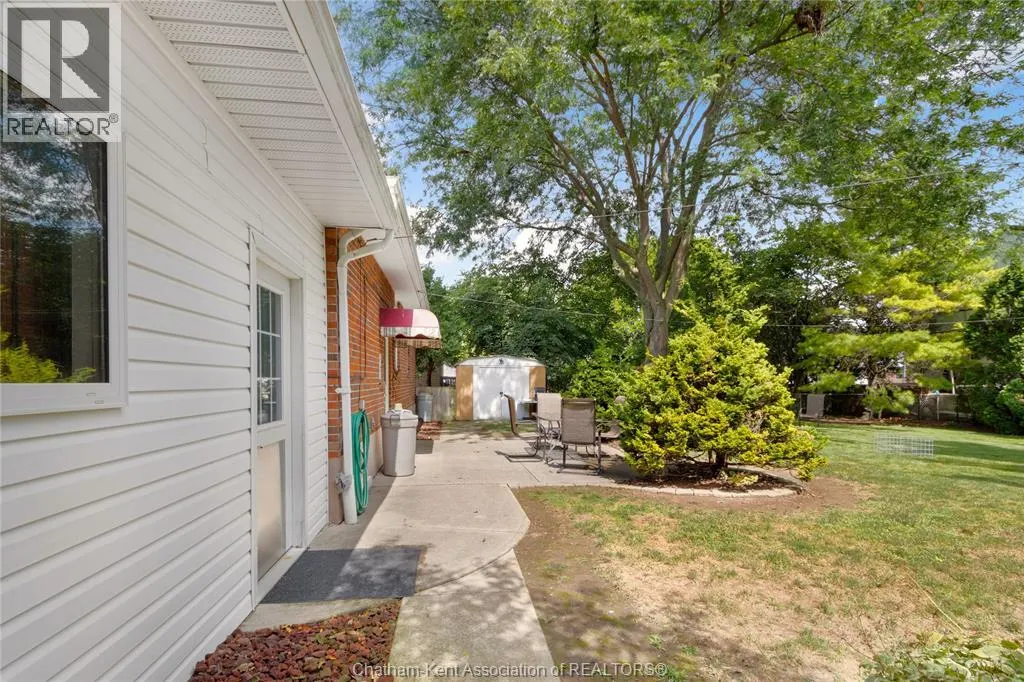 33 MEADOWLEA ROAD