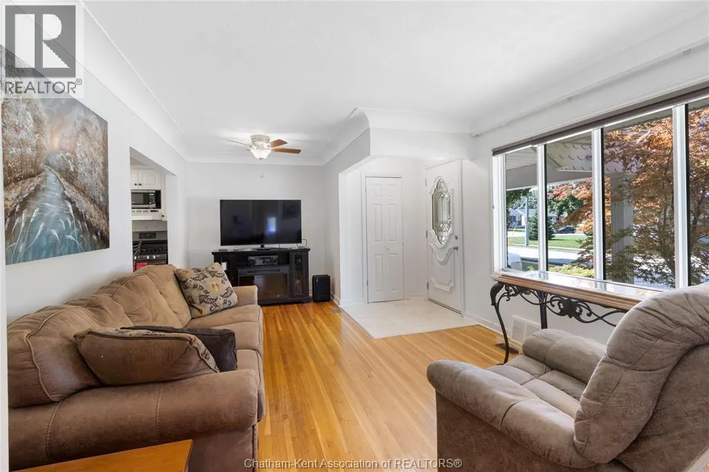 33 MEADOWLEA ROAD