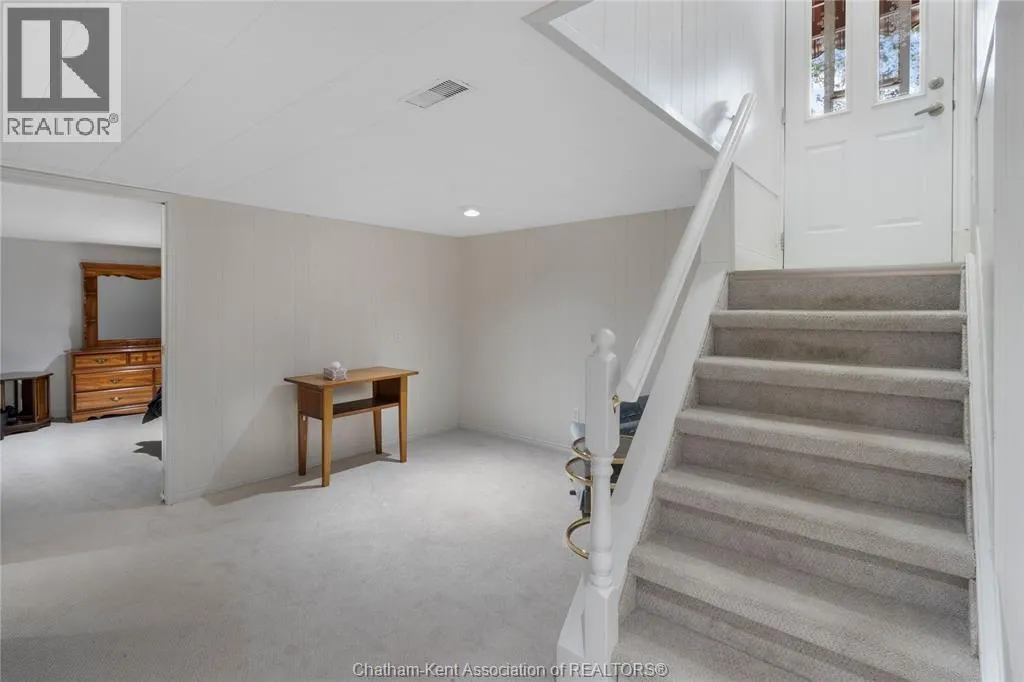 33 MEADOWLEA ROAD
