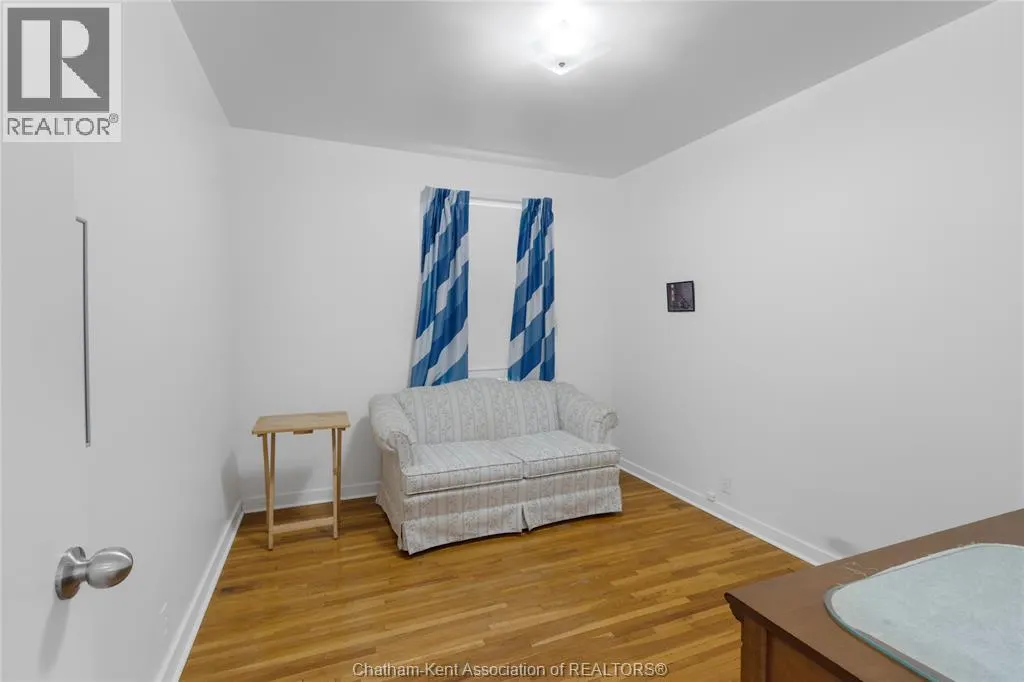 33 MEADOWLEA ROAD