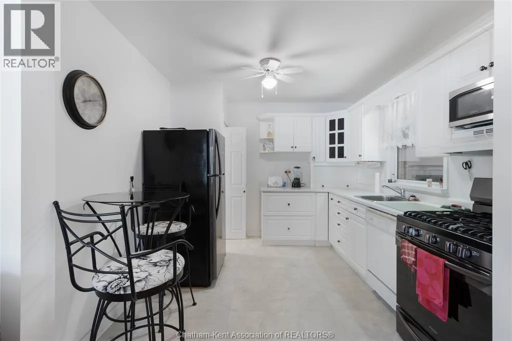 33 MEADOWLEA ROAD