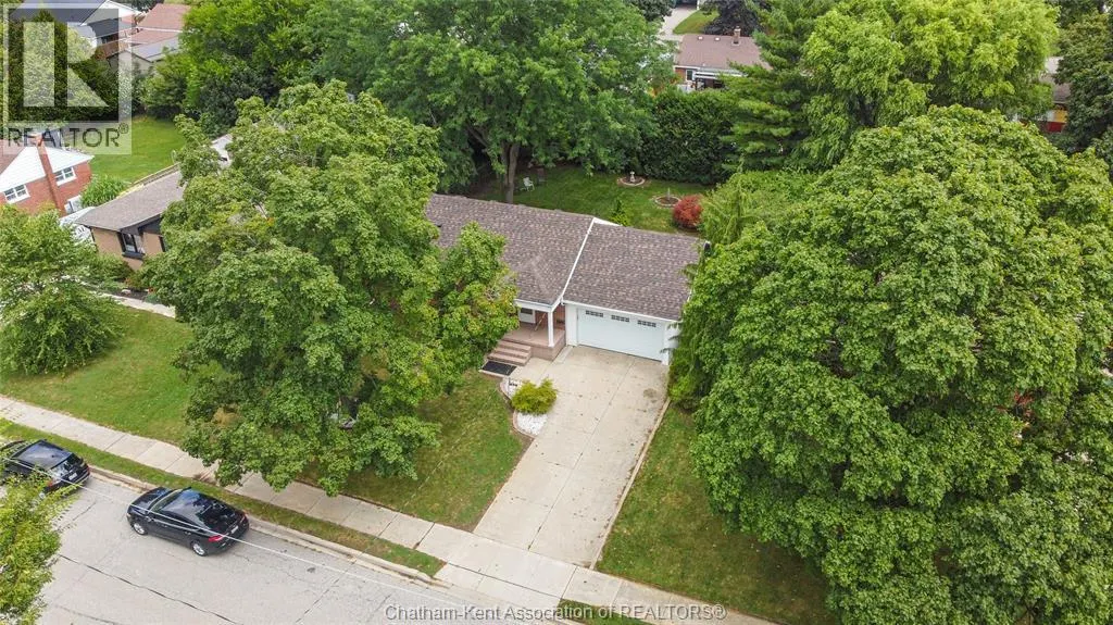 33 MEADOWLEA ROAD
