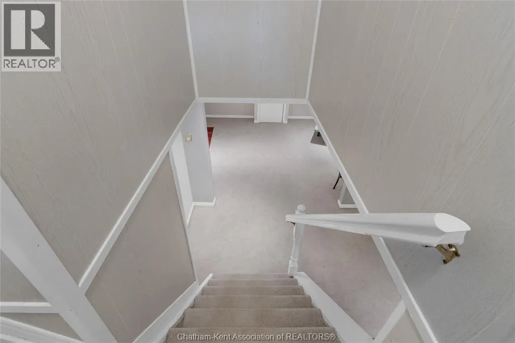 33 MEADOWLEA ROAD