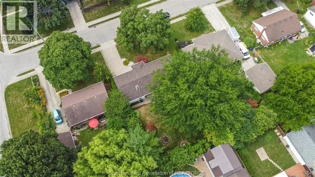 33 MEADOWLEA ROAD