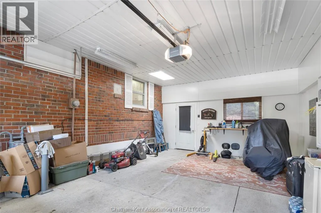 33 MEADOWLEA ROAD