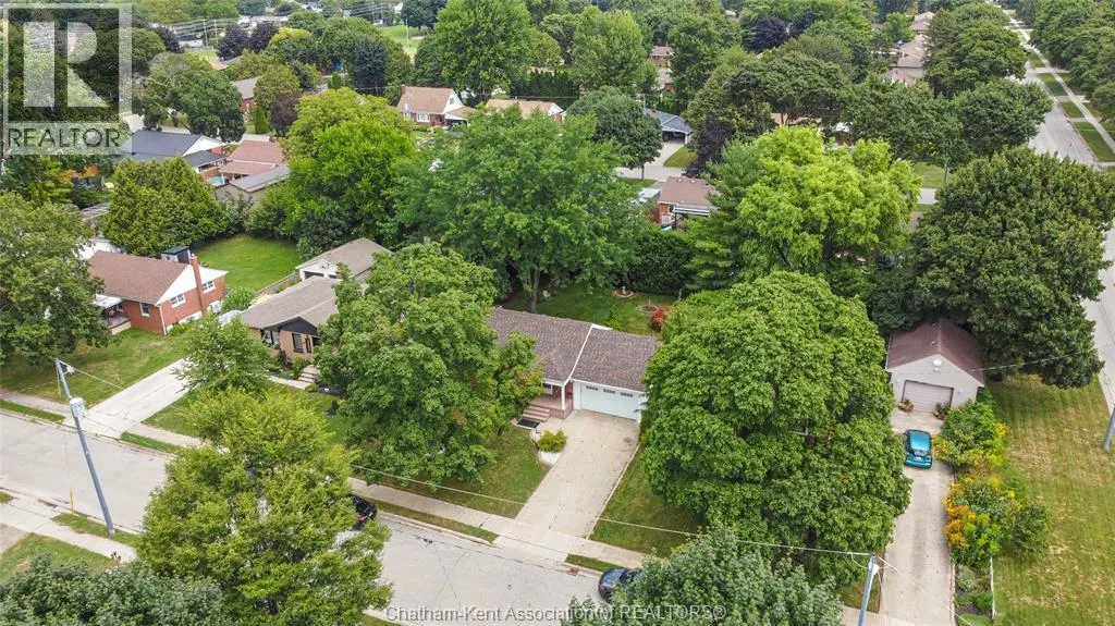33 MEADOWLEA ROAD