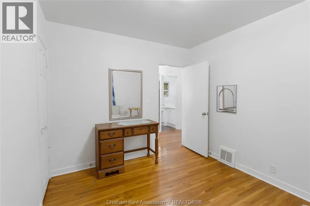 33 MEADOWLEA ROAD
