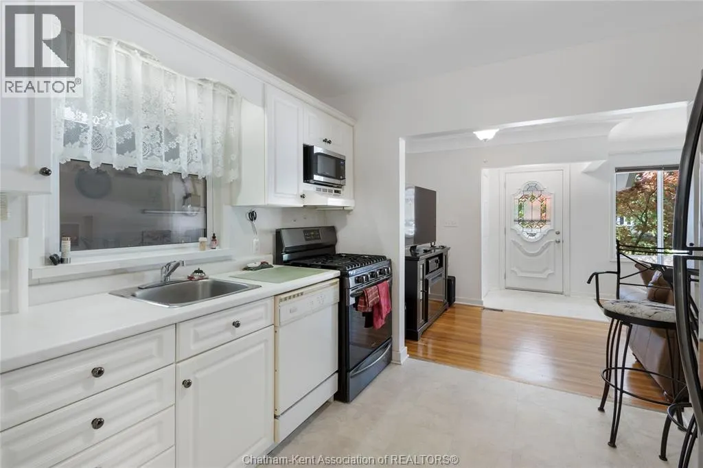 33 MEADOWLEA ROAD