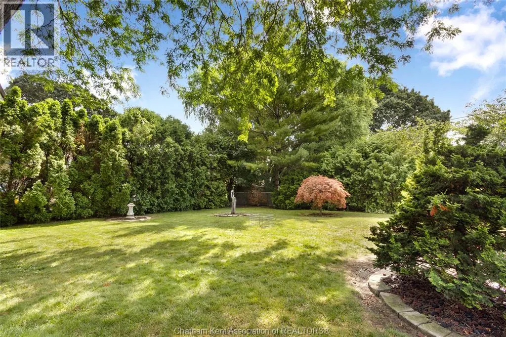 33 MEADOWLEA ROAD