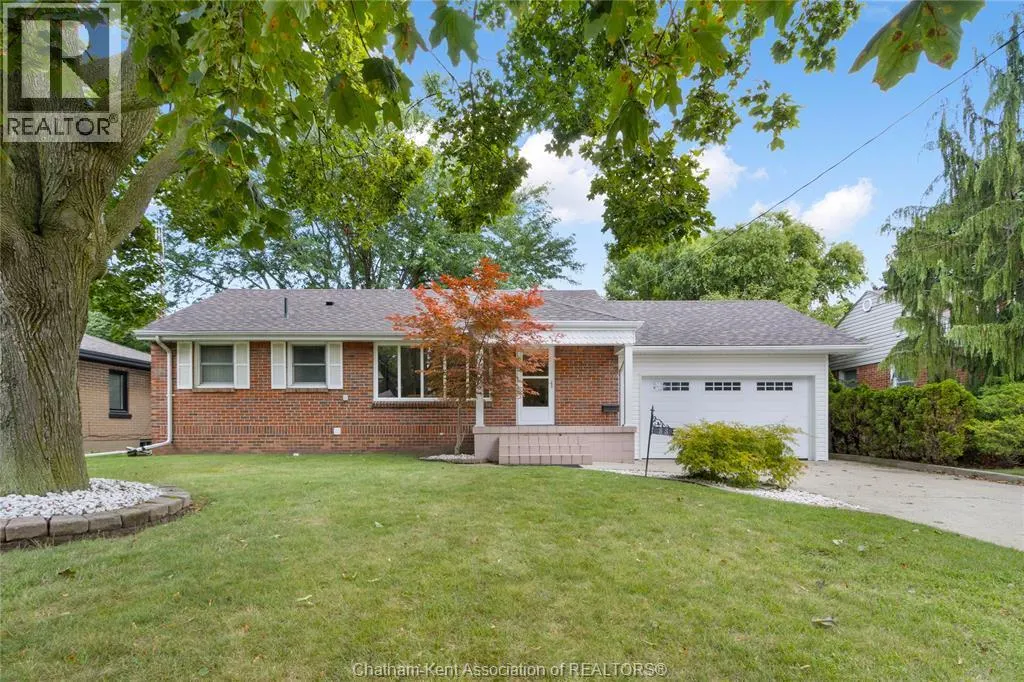 33 MEADOWLEA ROAD
