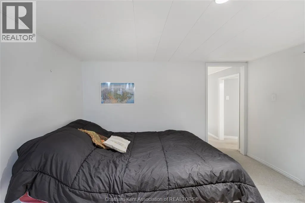 33 MEADOWLEA ROAD