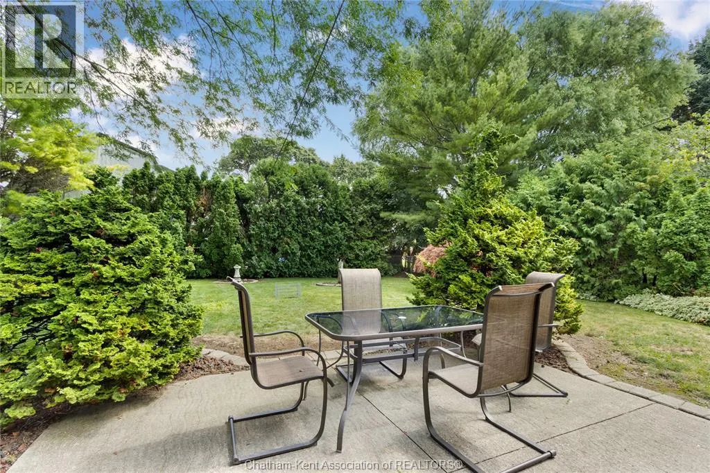 33 MEADOWLEA ROAD