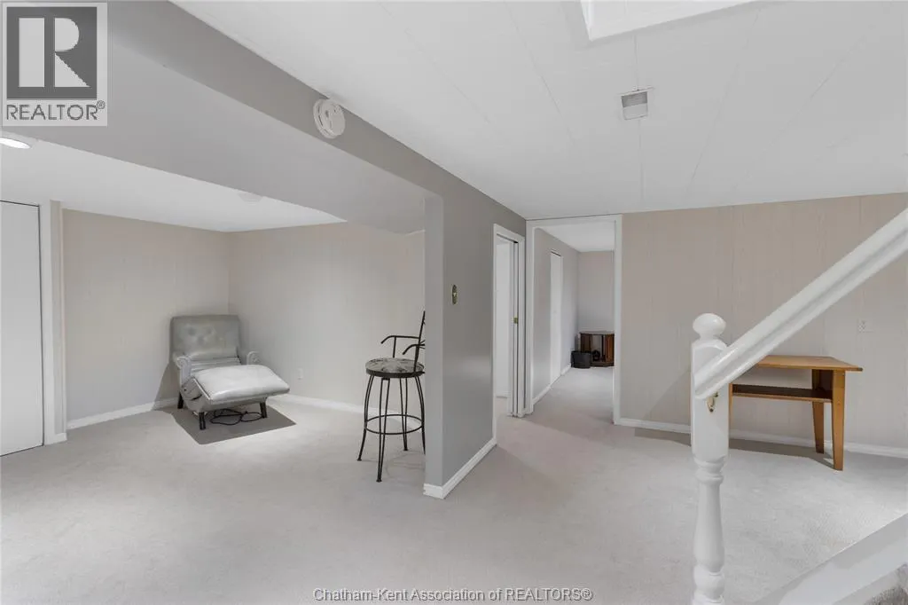 33 MEADOWLEA ROAD