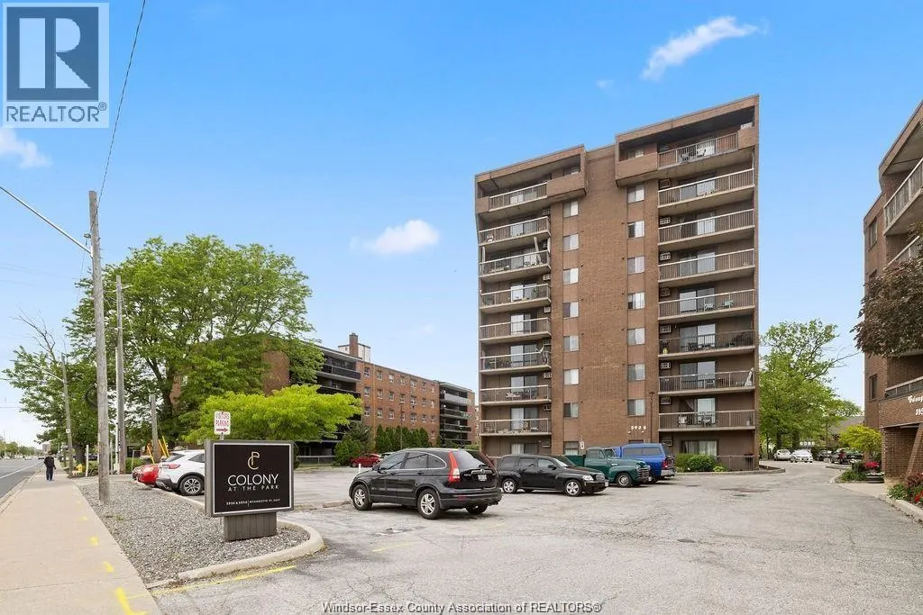 3936 WYANDOTTE STREET East Unit# 906