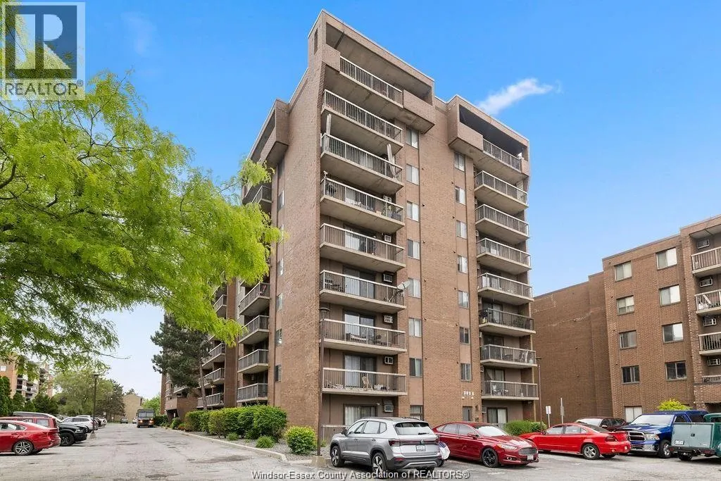 3936 WYANDOTTE STREET East Unit# 906