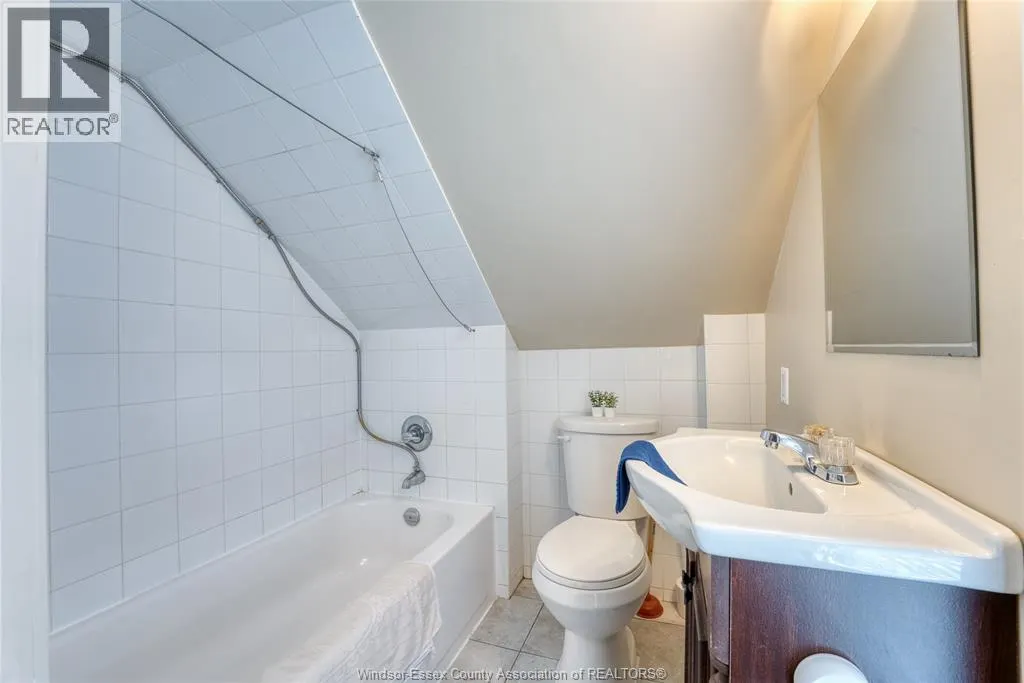 824 CATARAQUI ROAD