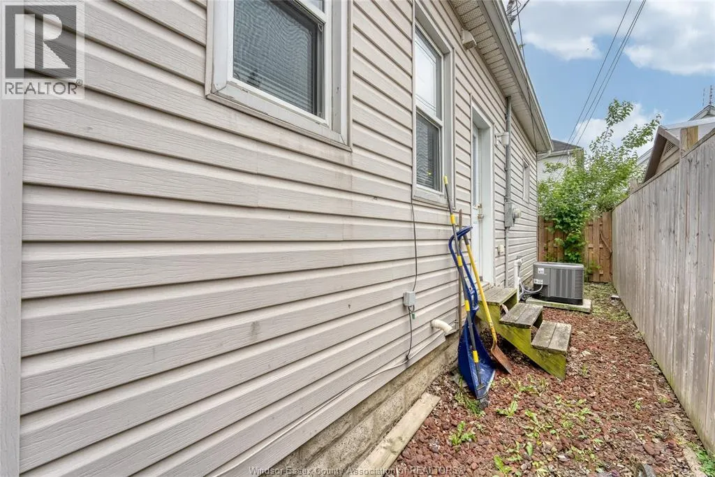 824 CATARAQUI ROAD