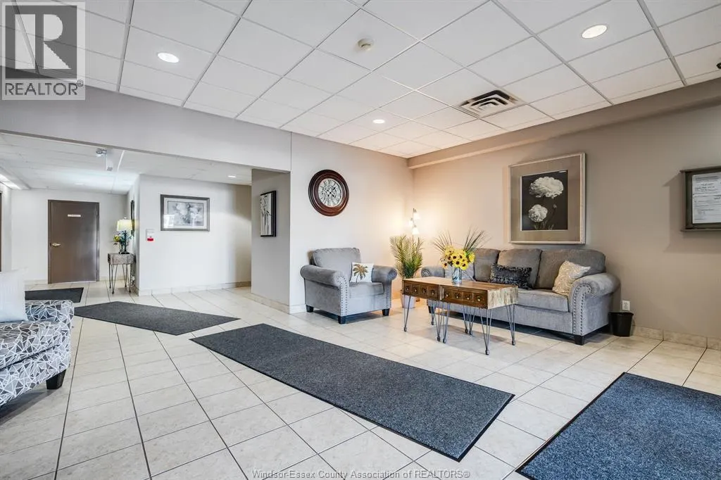 315 Village Grove Unit# 305