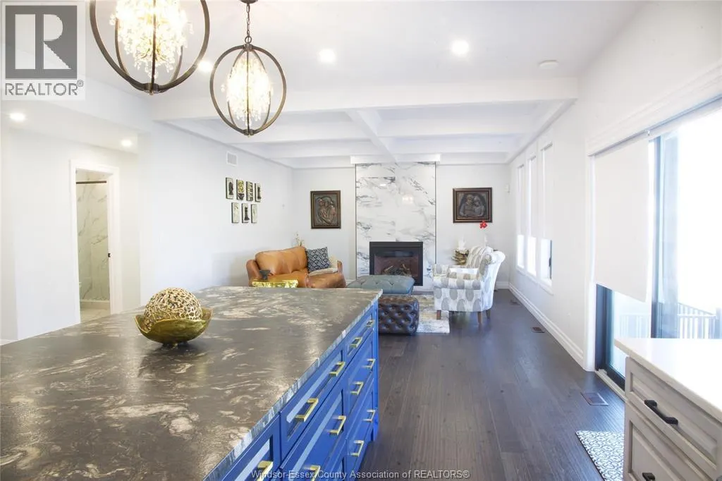 406 THOMPSON AVENUE