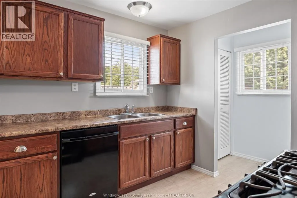 9733 MELVILLE