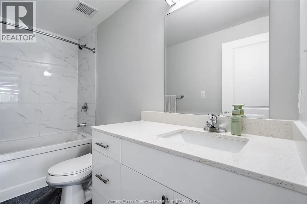 1611 Banwell Unit# 211