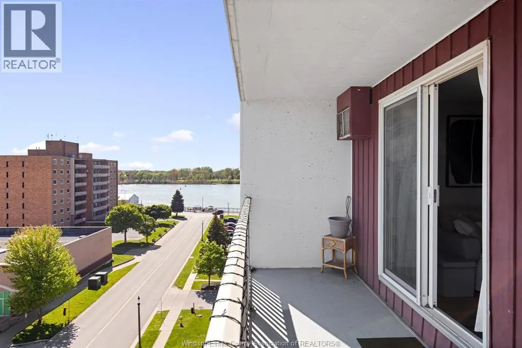 120 PICKERING Unit# 703