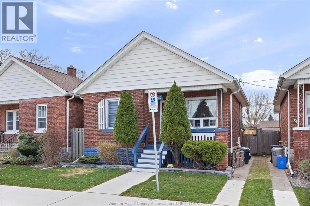1065 ELLIS STREET East