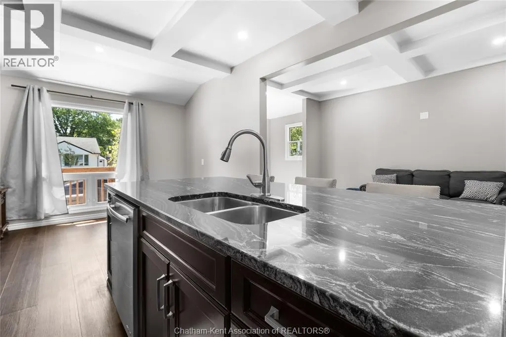 1484 Tourangeau ROAD