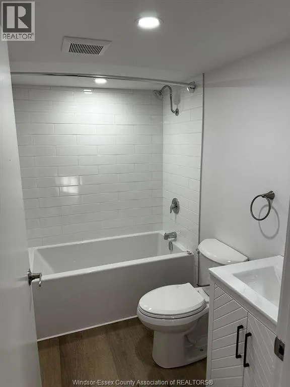 287 VILLAIRE AVENUE Unit# B