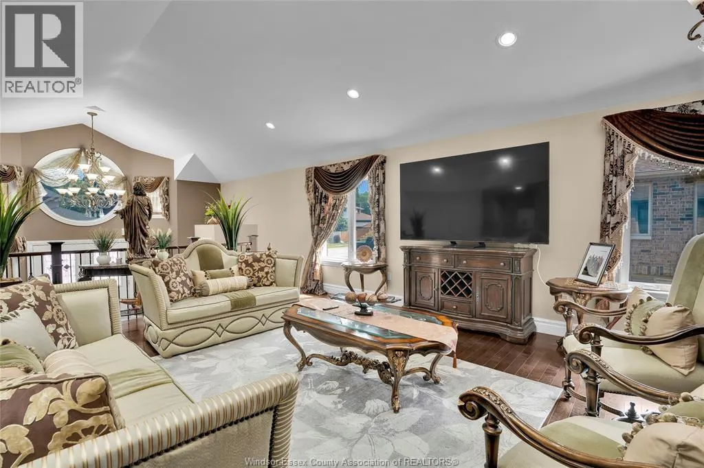 3035 BRIDGEWAY