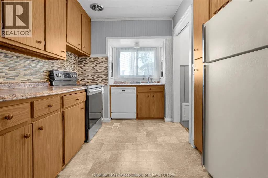 5 BUCKINGHAM AVENUE