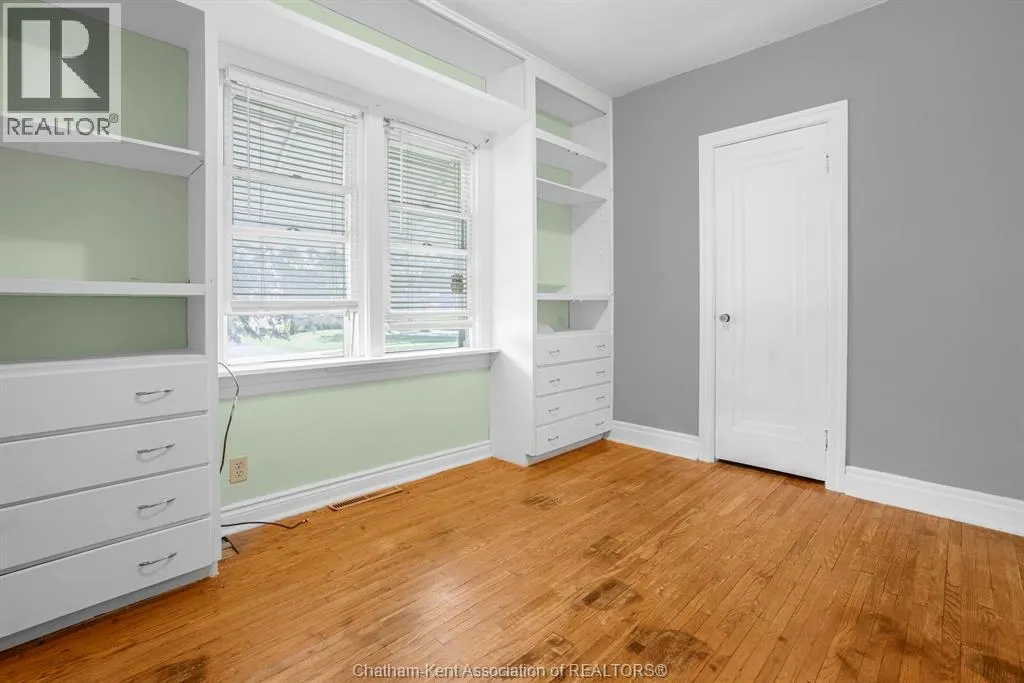 5 BUCKINGHAM AVENUE