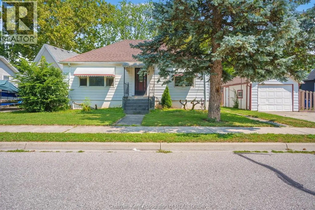5 BUCKINGHAM AVENUE