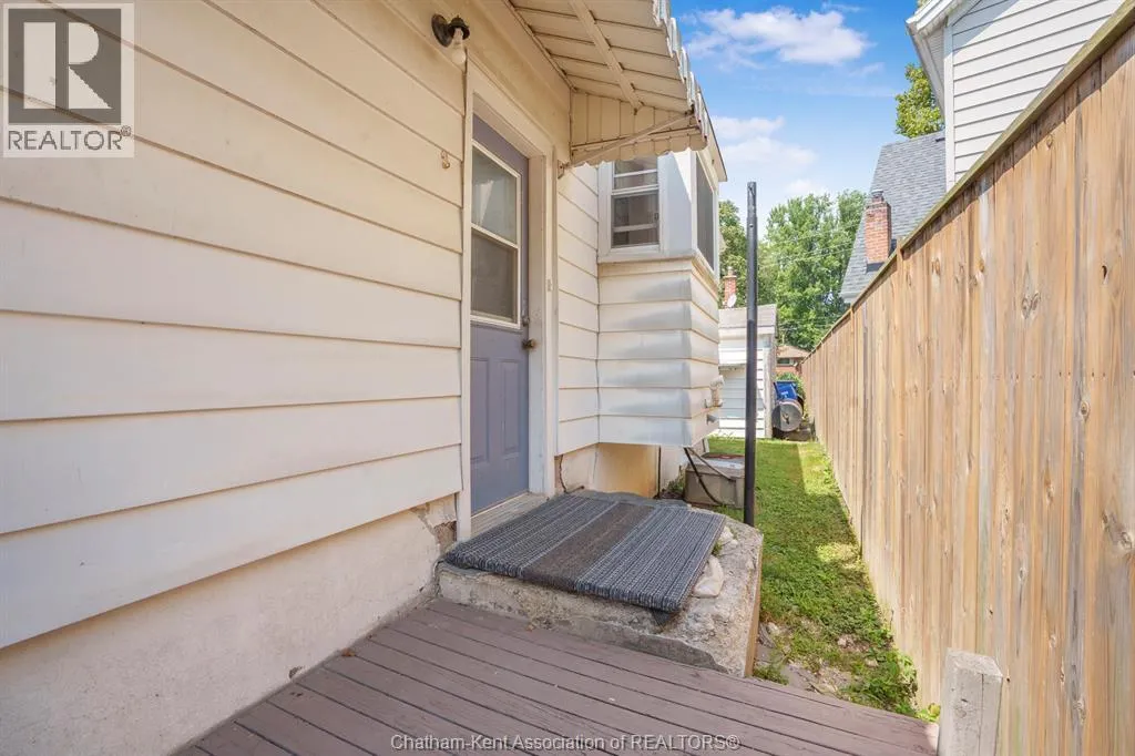 5 BUCKINGHAM AVENUE