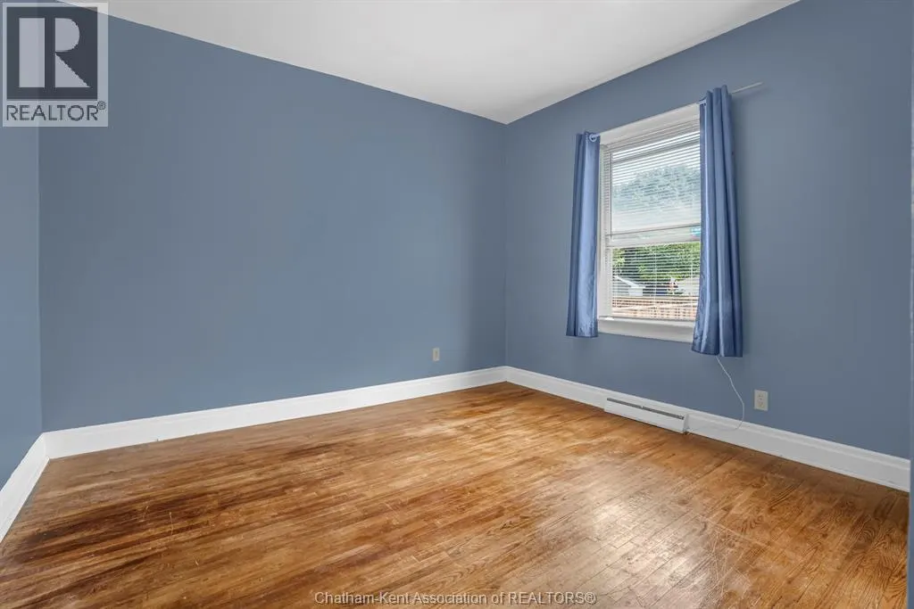 5 BUCKINGHAM AVENUE