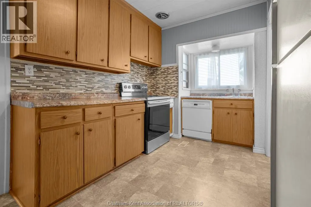 5 BUCKINGHAM AVENUE