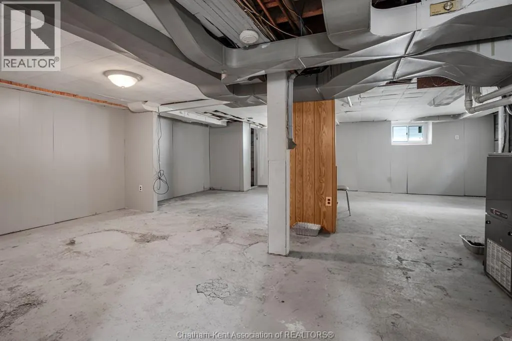 5 BUCKINGHAM AVENUE